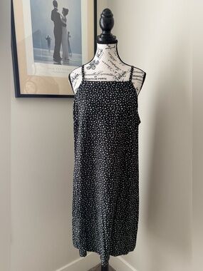 Old Navy Black and White Patterned Fabric Label